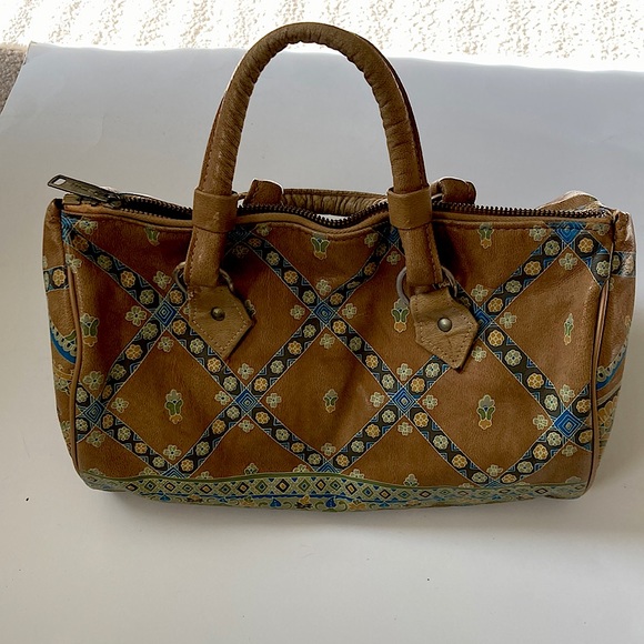 Saks Fifth Avenue Handbags - Sak’s Fifth Avenue Vintage hand bag